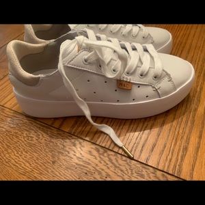 NWOT mousse and cloud leather sneakers size 8